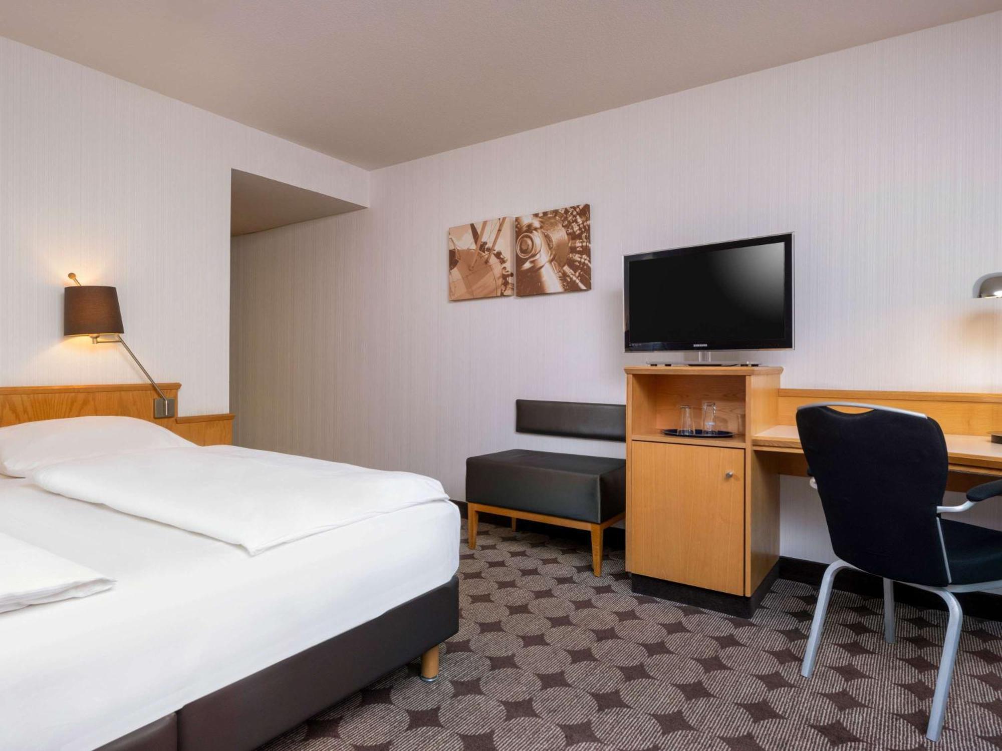 Moevenpick Hotel Nuernberg Airport Bagian luar foto