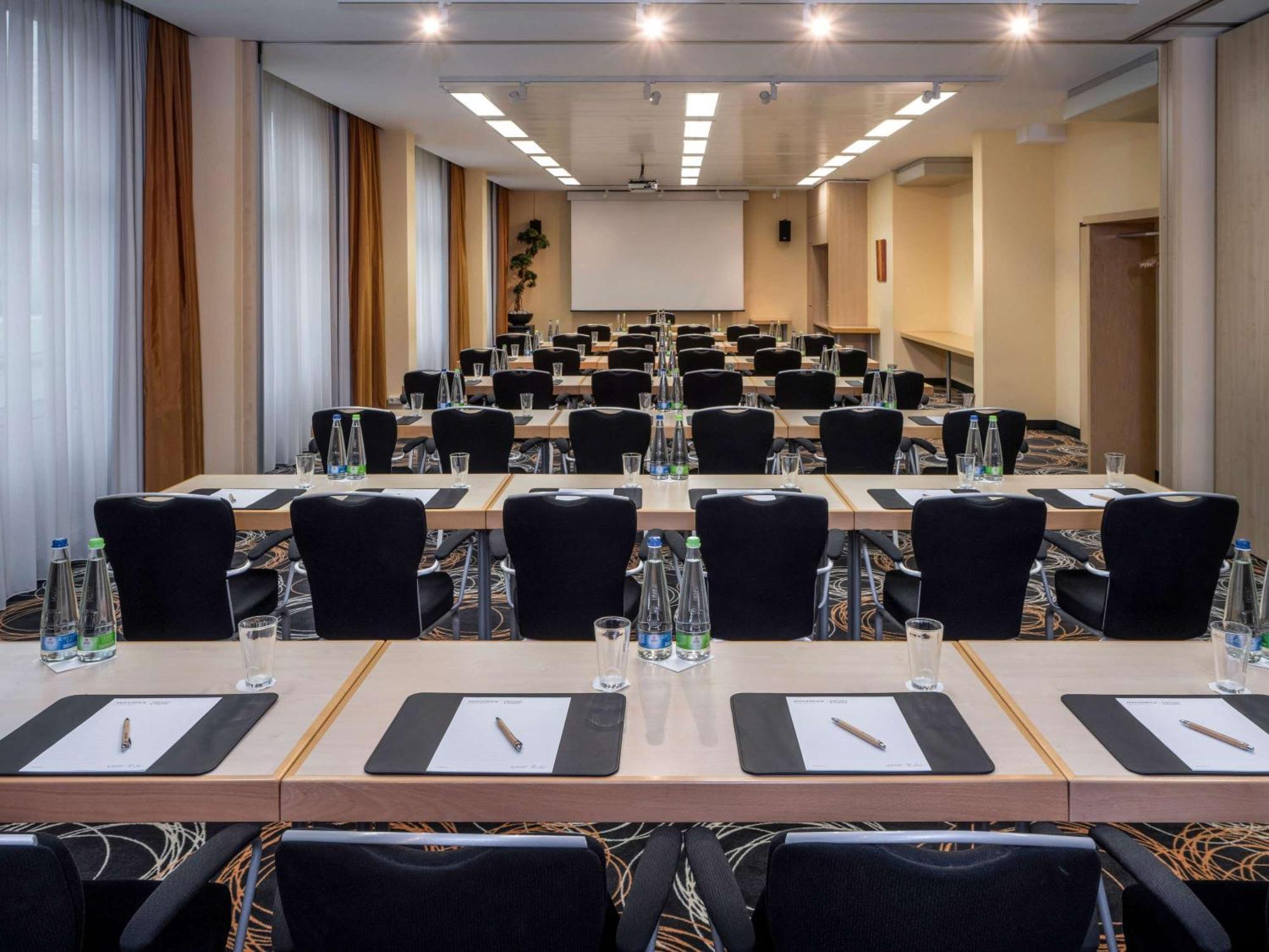 Moevenpick Hotel Nuernberg Airport Bagian luar foto