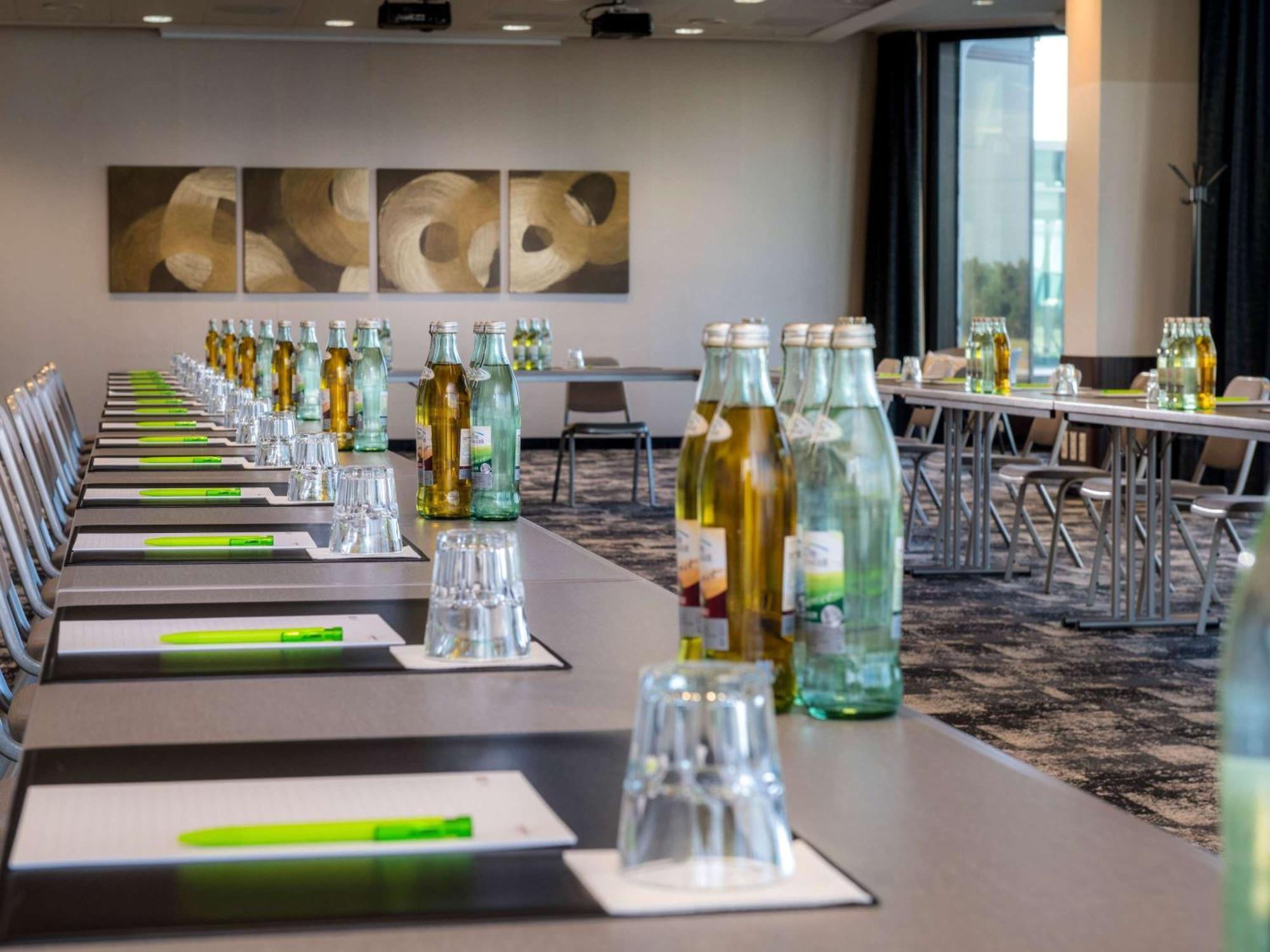 Moevenpick Hotel Nuernberg Airport Bagian luar foto