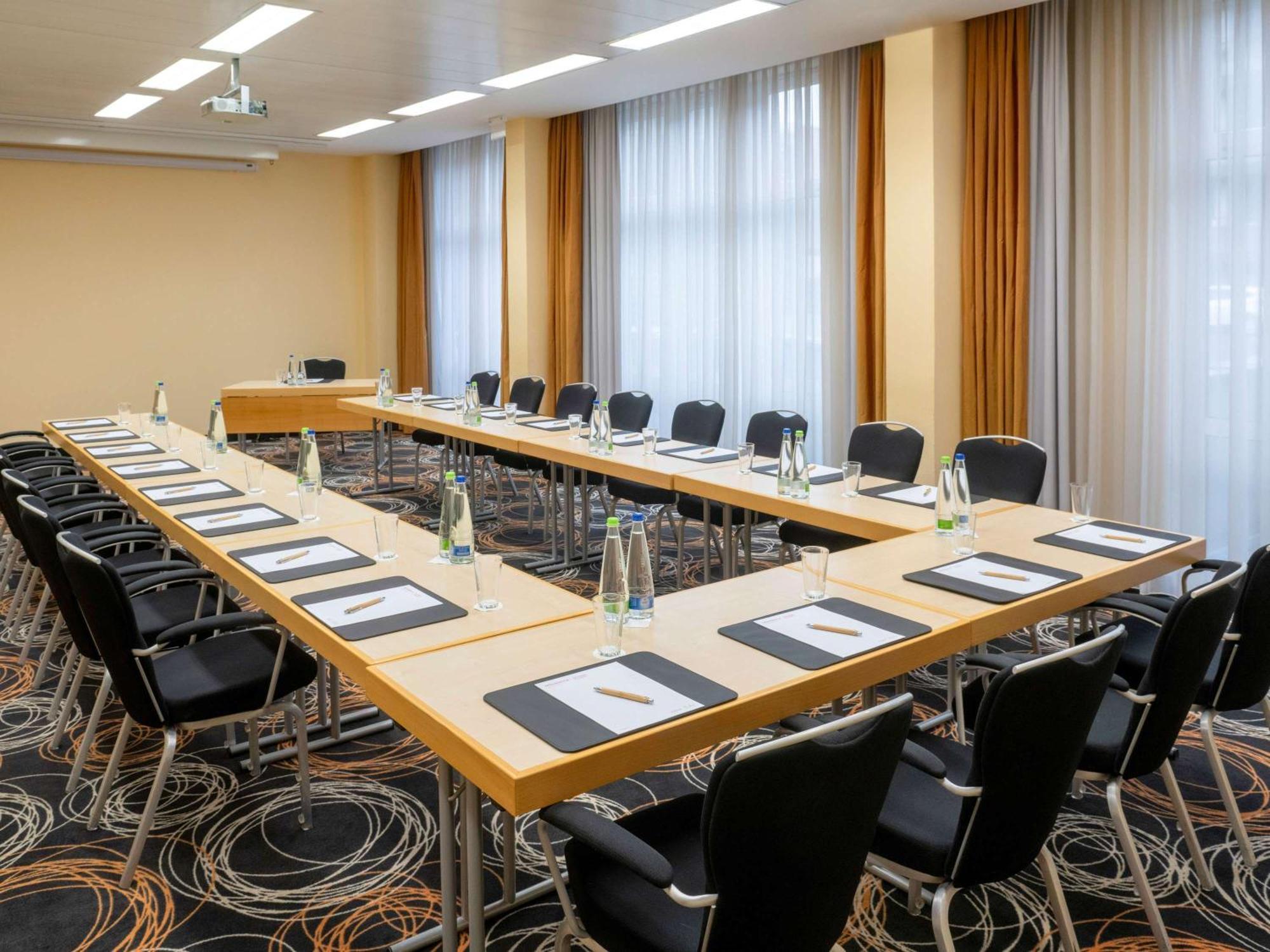 Moevenpick Hotel Nuernberg Airport Bagian luar foto