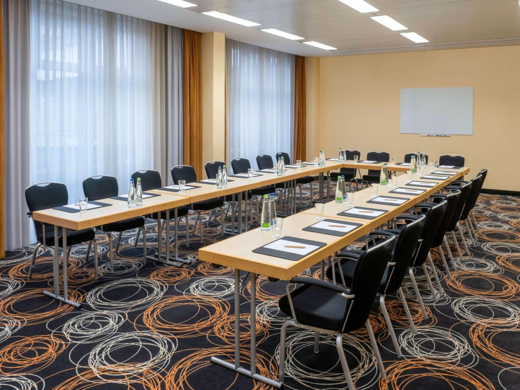 Moevenpick Hotel Nuernberg Airport Bagian luar foto