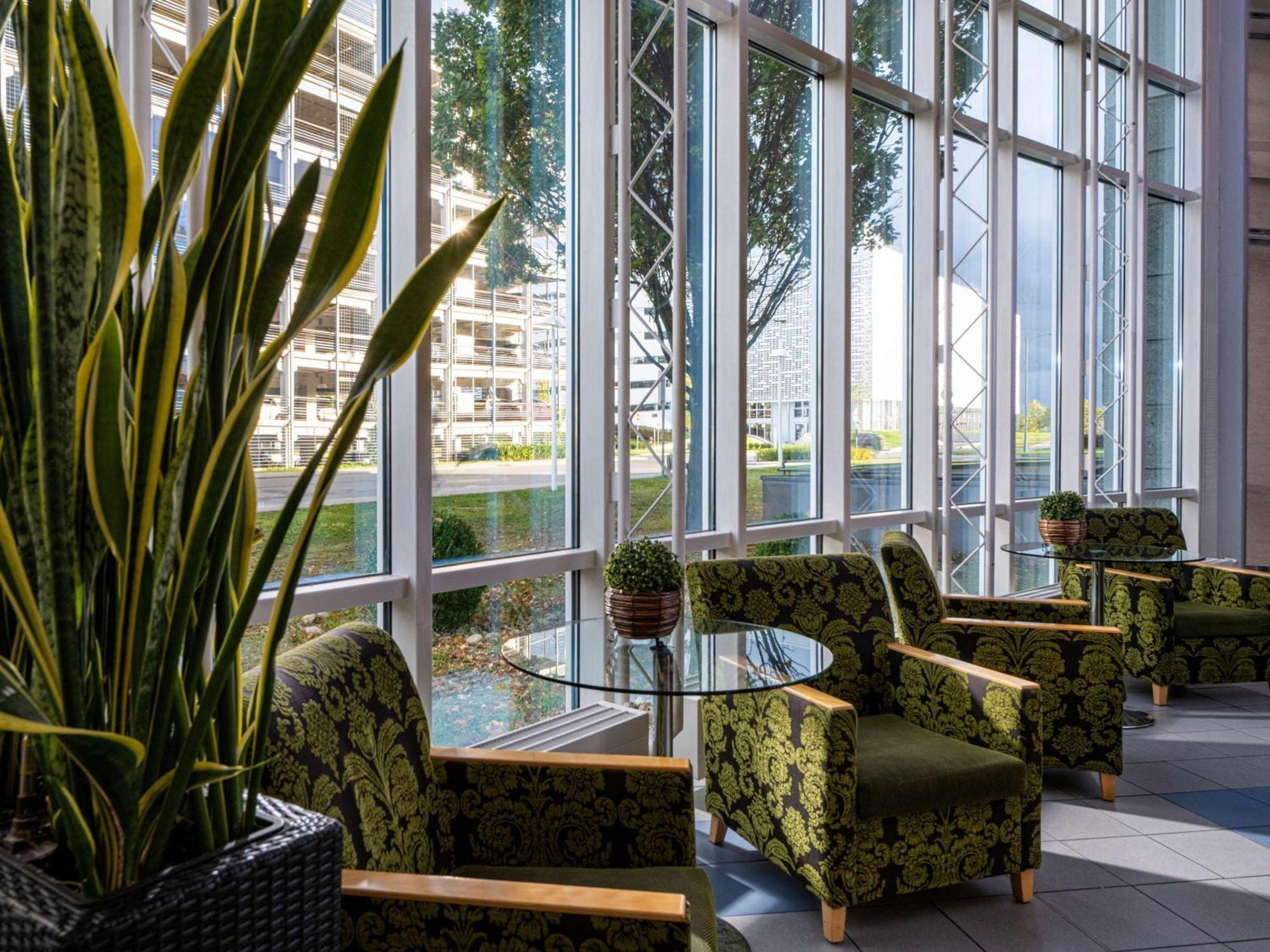 Moevenpick Hotel Nuernberg Airport Bagian luar foto