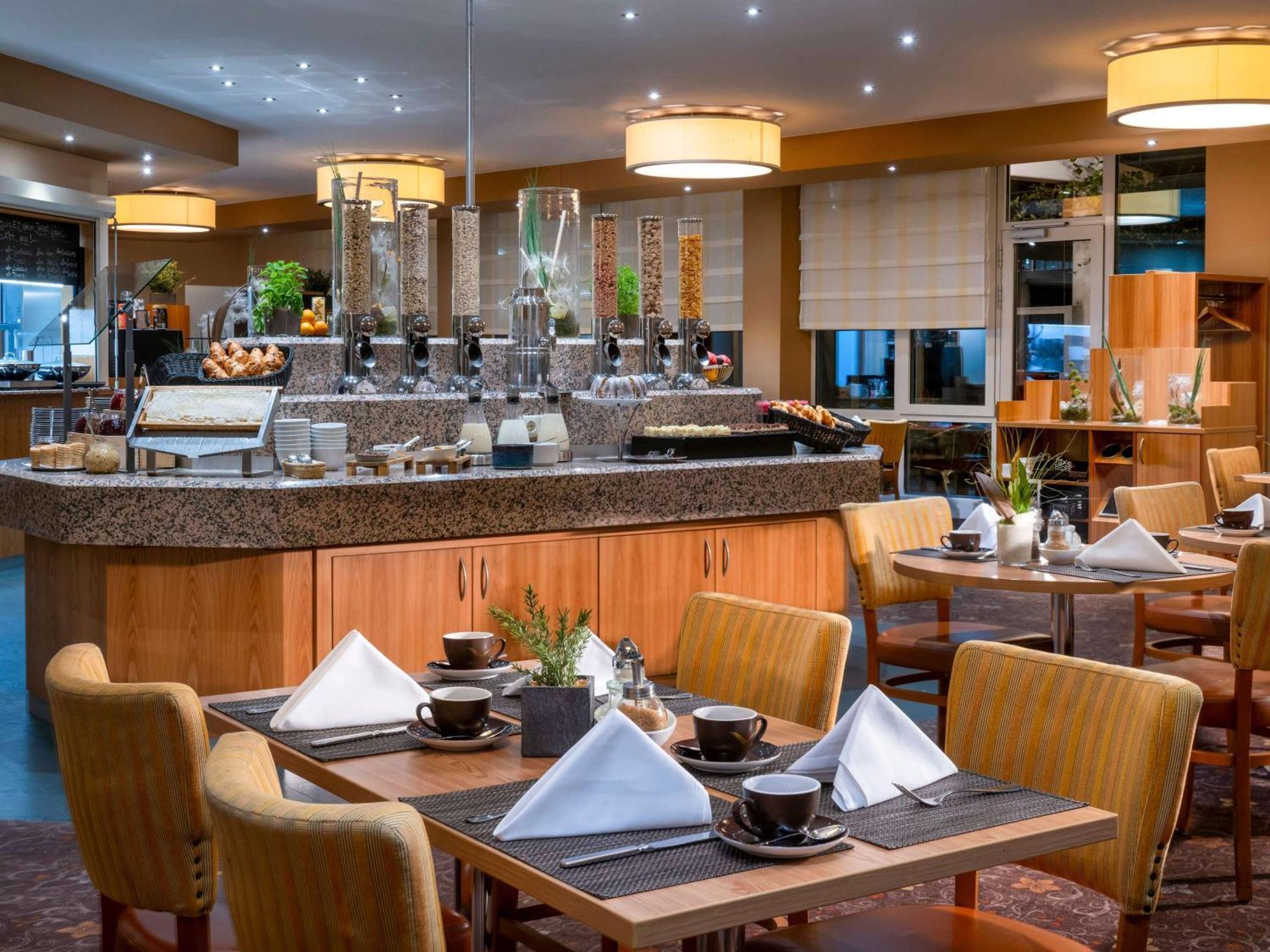 Moevenpick Hotel Nuernberg Airport Bagian luar foto