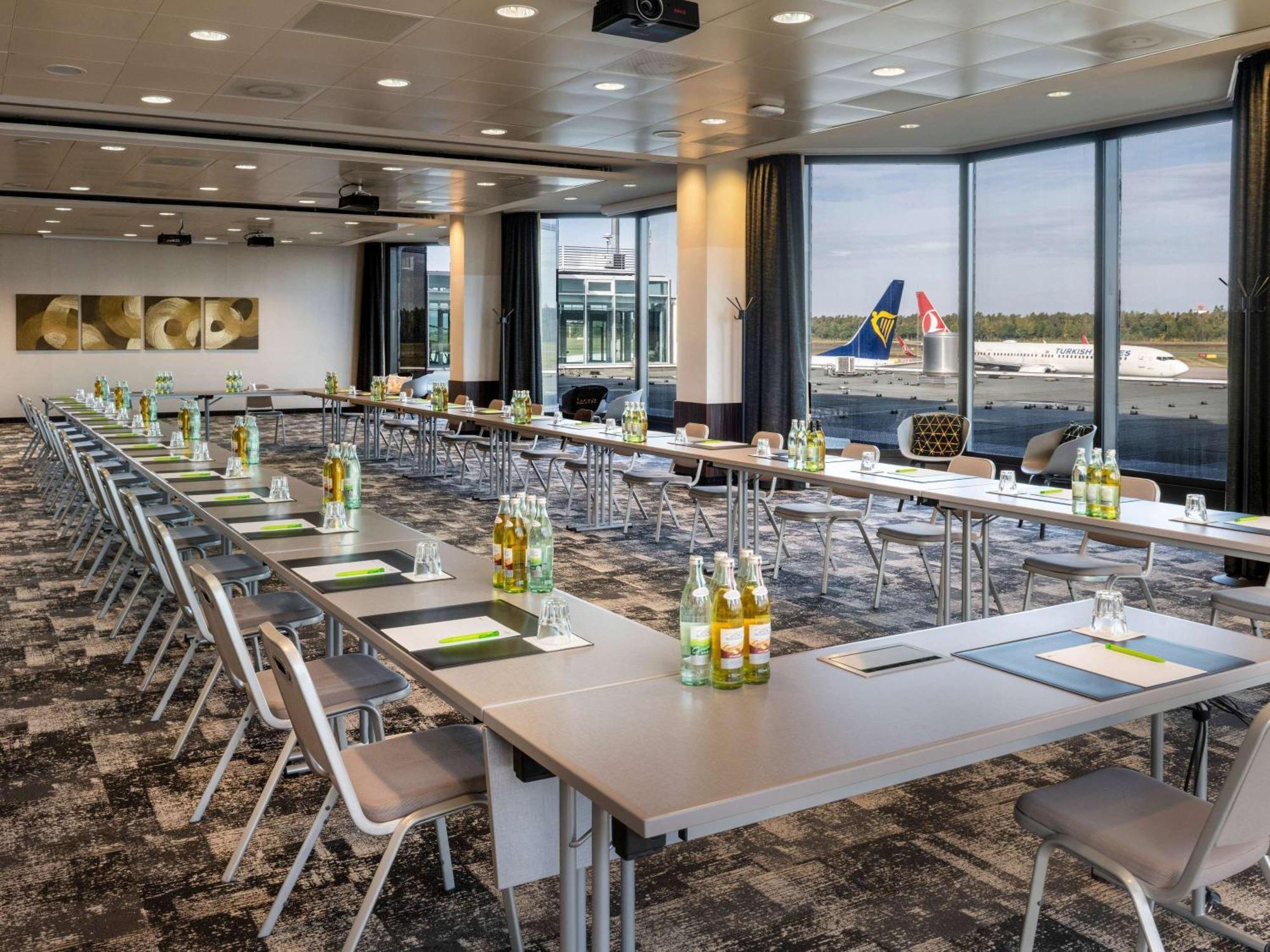 Moevenpick Hotel Nuernberg Airport Bagian luar foto