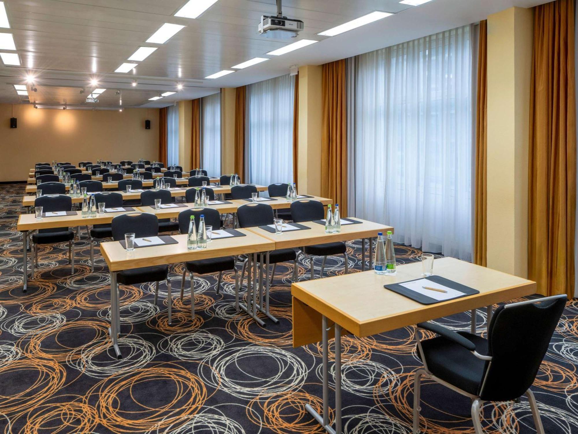 Moevenpick Hotel Nuernberg Airport Bagian luar foto