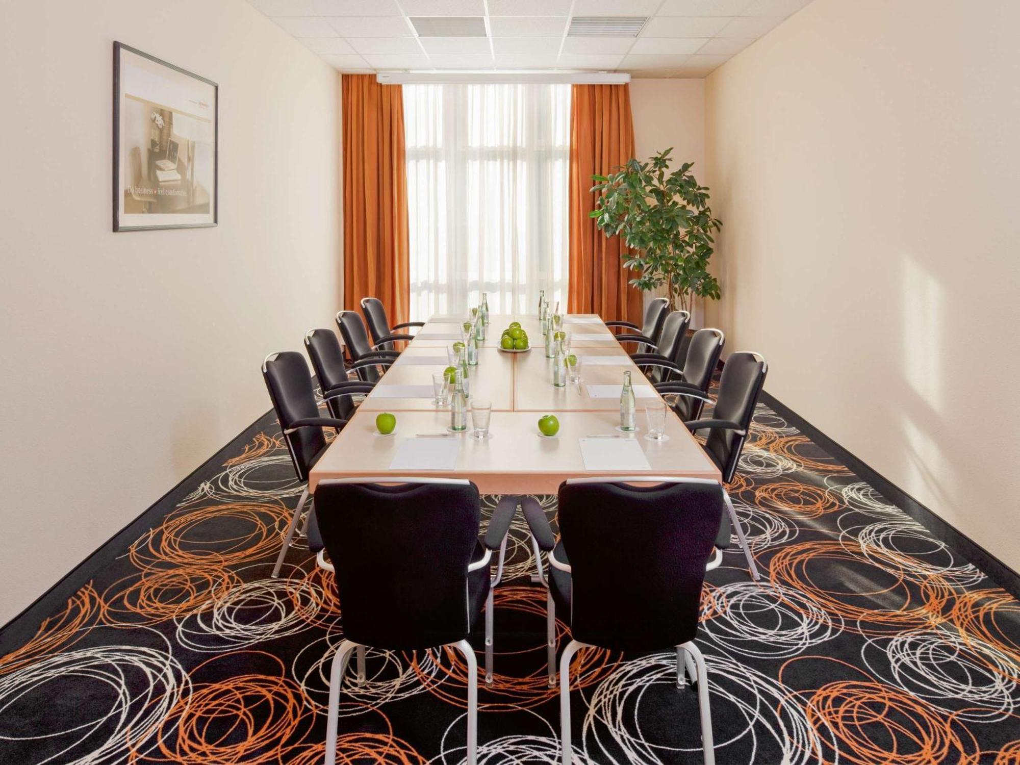 Moevenpick Hotel Nuernberg Airport Bagian luar foto