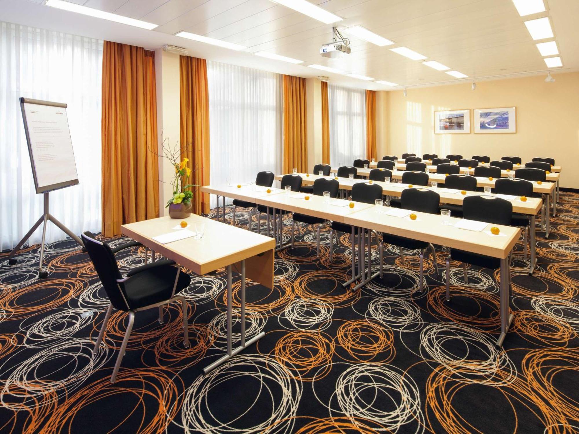Moevenpick Hotel Nuernberg Airport Bagian luar foto
